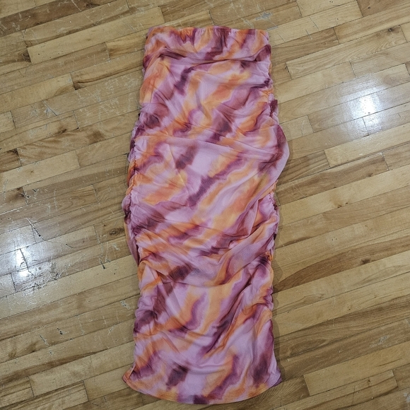 PrettyLittleThing printed mesh bandeau maxi dress - Picture 3 of 6